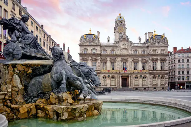 Place des Terreaux à Lyon, illustrant les services de téléprospection B2B proposés par Telaction à Lyon.